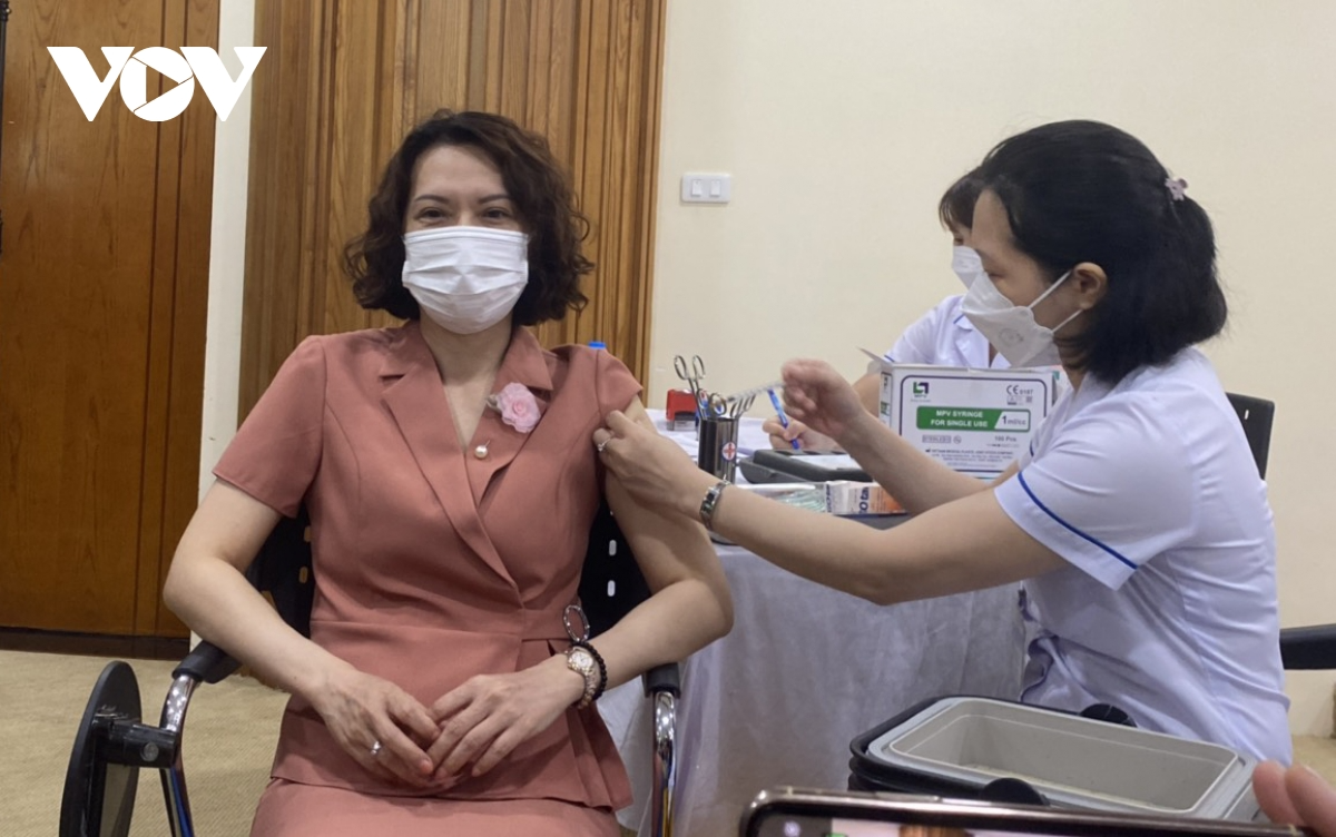 tiem-nhac-lai-vaccine-covid-19-xuat-hien-tam-ly-chu-quan-lo-la